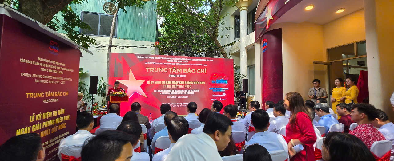 Khai trương Trung tâm Báo chí phục vụ lễ kỷ niệm 50 năm thống nhất đất nước